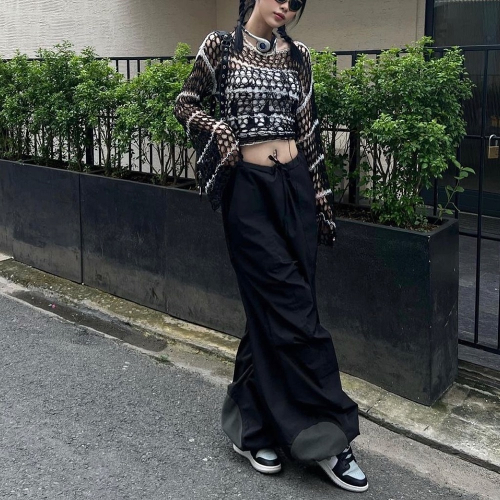 One-size Black Parachute Pants by Vietnamese brand Seulement